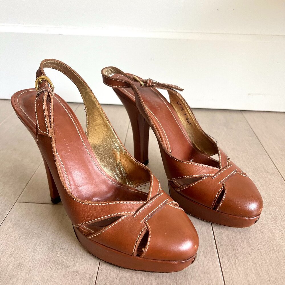 Barbara Bui Brown Closed Toe Heels
